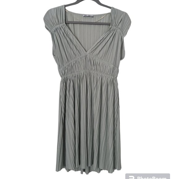 Zara Dresses & Skirts - Women's Zara v-neck sleeveless mini dress, green, size S